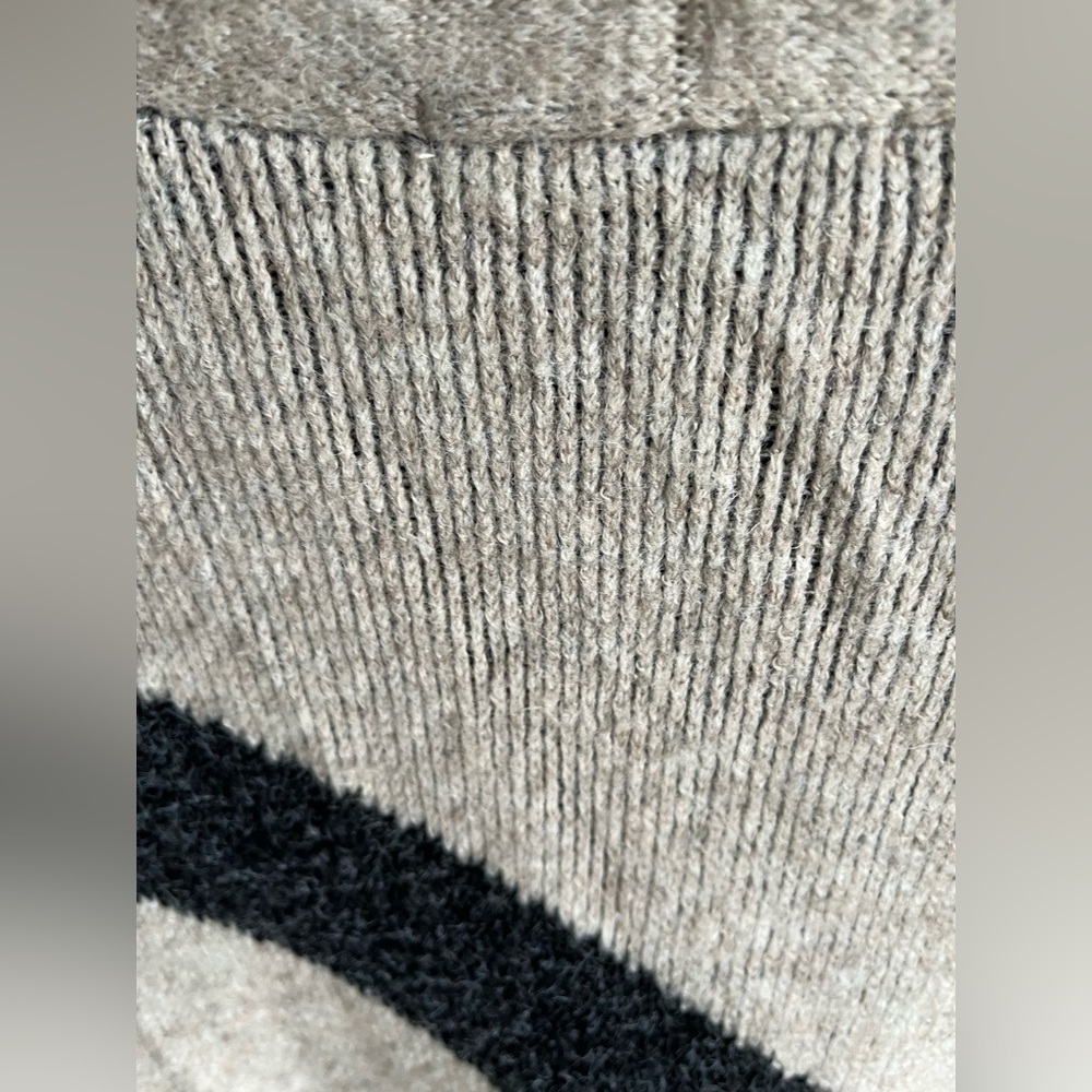 Cardigan - Picture 2 of 6